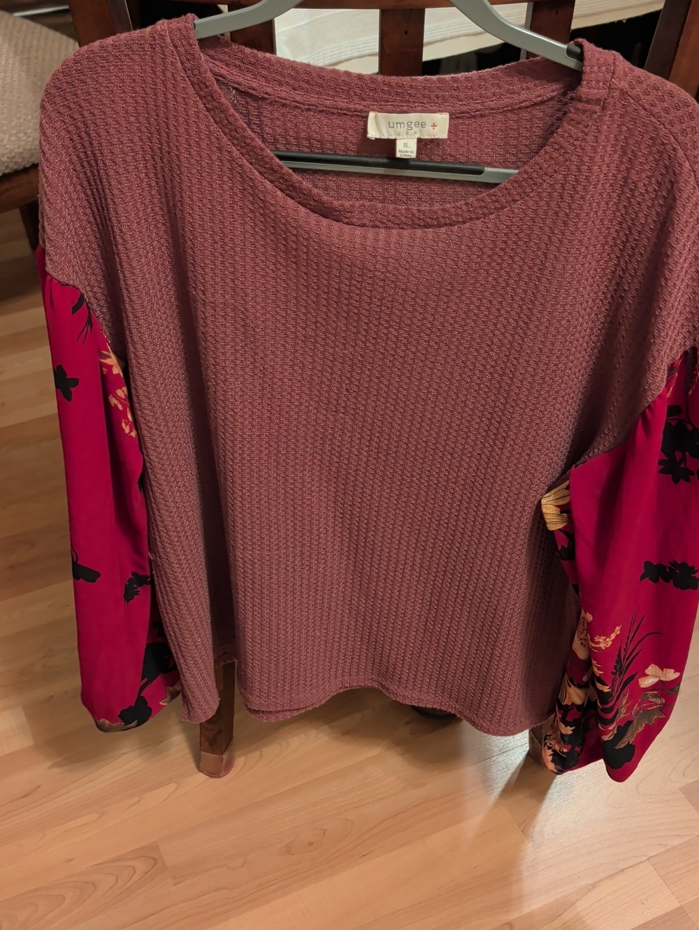 Umgee Dusty Rose Waffle Knit Top with Floral Fuchsia Balloon Sleeves